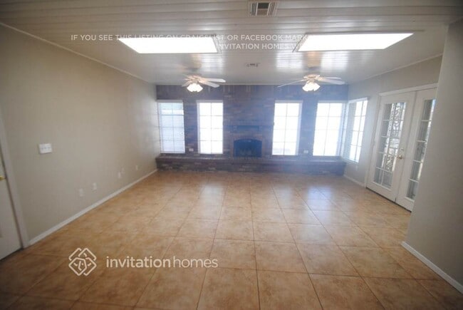 Photo - 656 S Robin Ln