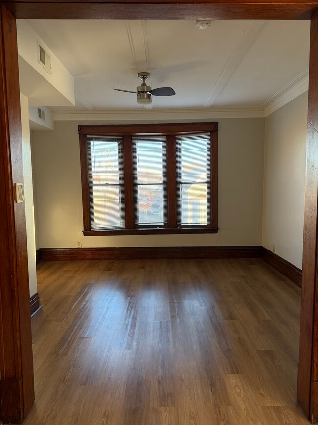 Building Photo - 3314 N Sacramento Ave Unit 2