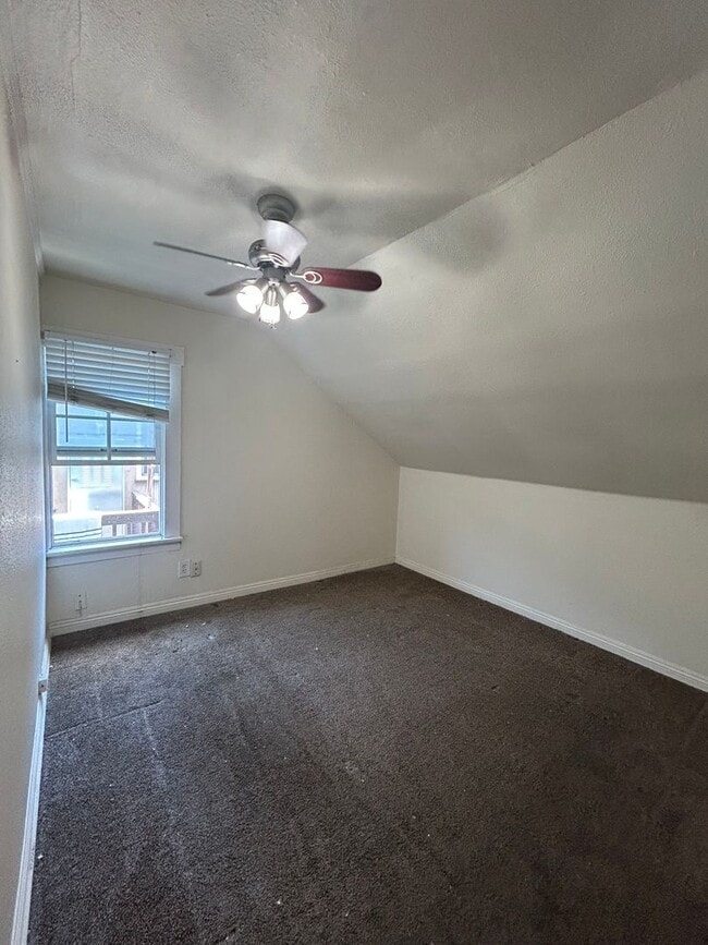 Photo - Upstairs one bedroom available now on Emerald between Cass and Bayard Unit 921