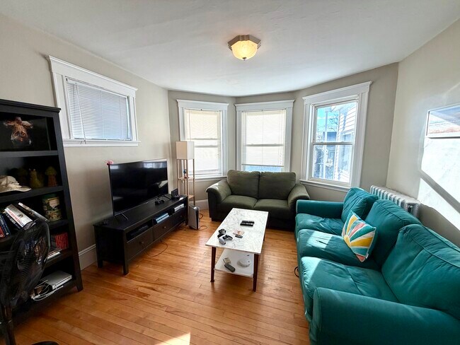 Building Photo - 65 Craigie St Unit 3