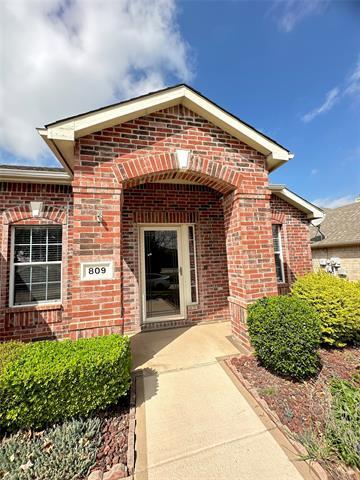 Photo - 809 Essex Dr