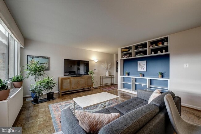 Photo - 2939 Van Ness St NW Unidad 1126