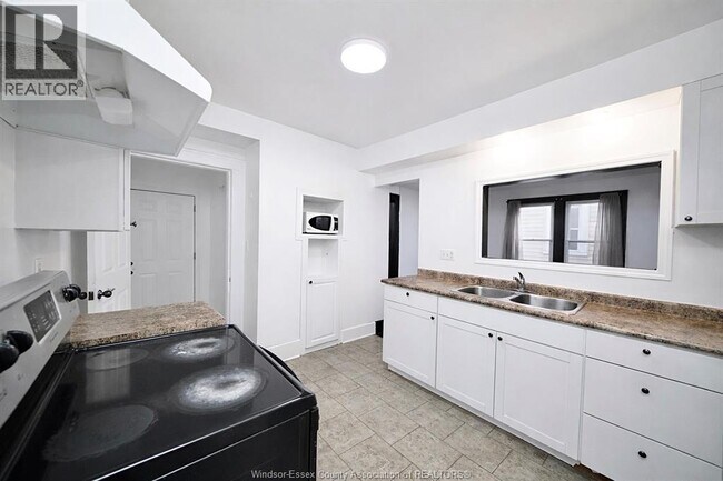 Photo - 3463 Harris St