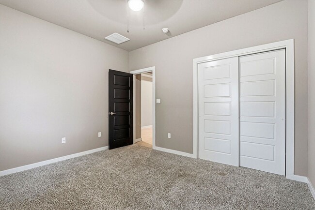 Photo - BEAUTIFUL FAR EAST HOME RIGHT OFF I-10, PET FRIENDLY WITH NO BREED RESTRICTIONS