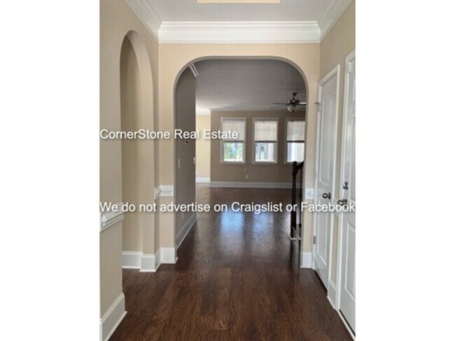 Photo - 547 Micahs Way N