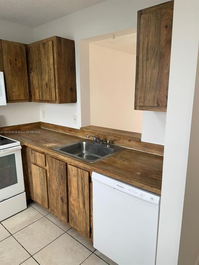 Photo - 8600 N Sherman Cir Unit 402
