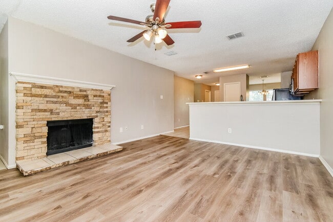 Photo - 1112 Alexandria Dr