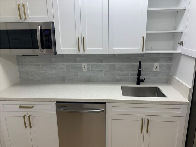 Photo - GREAT 2/1 UNIT AVAILABLE FOR IMMEDIATE MOVE-IN!!