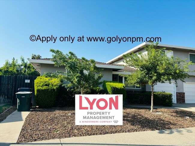 Photo - Spacious 2 bedroom, single level duplex in...