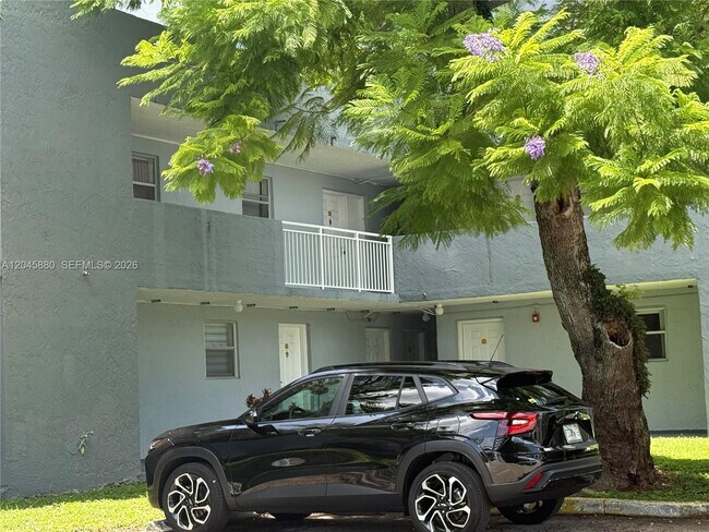 Building Photo - 9371 Fontainebleau Blvd Unit I208