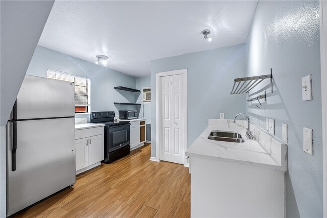 Photo - 68 Annette Ln