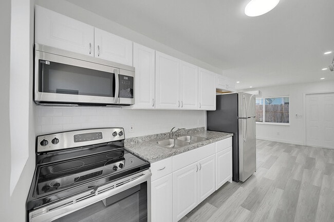 Photo - 1157 W 36th St