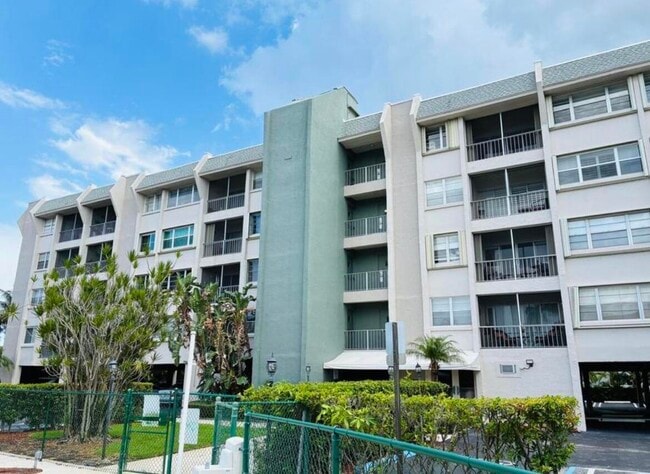 Building Photo - 505 Spencer Dr Unit 312