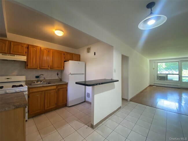 Photo - 98-05-98-63 63rd Rd Unit 1C