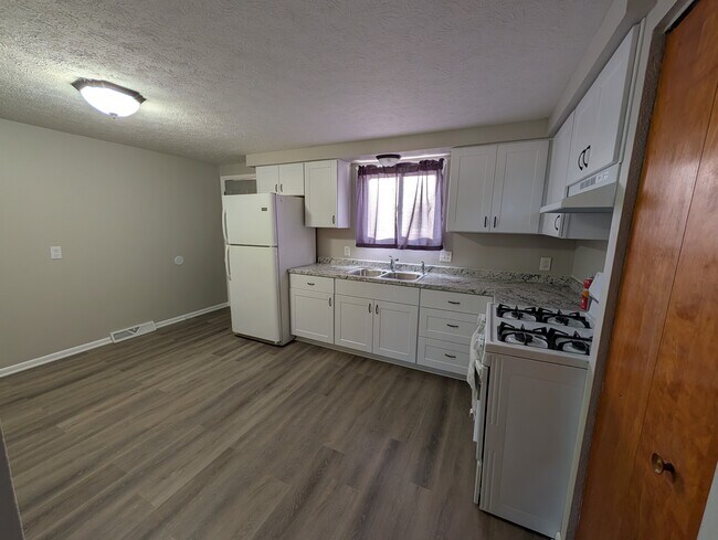 Photo - 1367 Wertz Ave SW