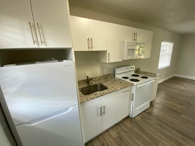 Photo - 605 N Federal Hwy