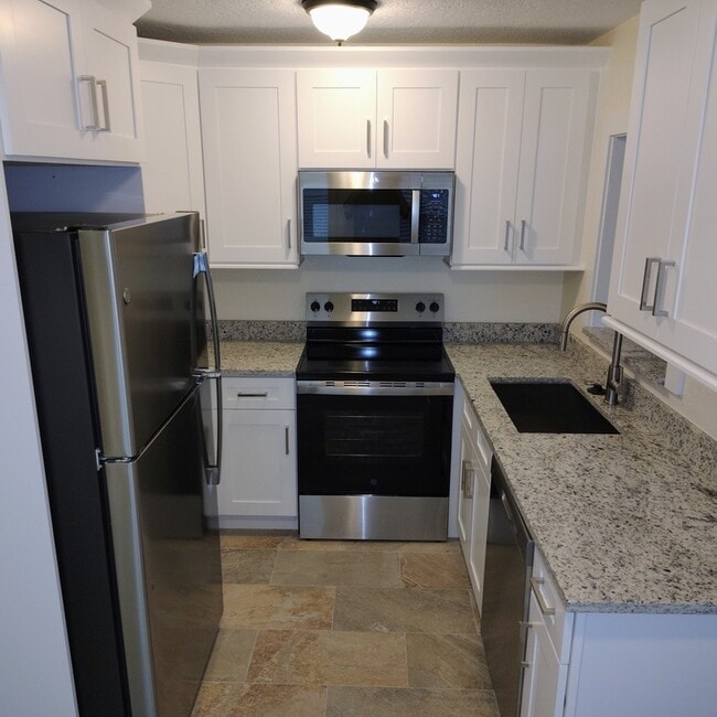 Photo - 2230 Grove St S