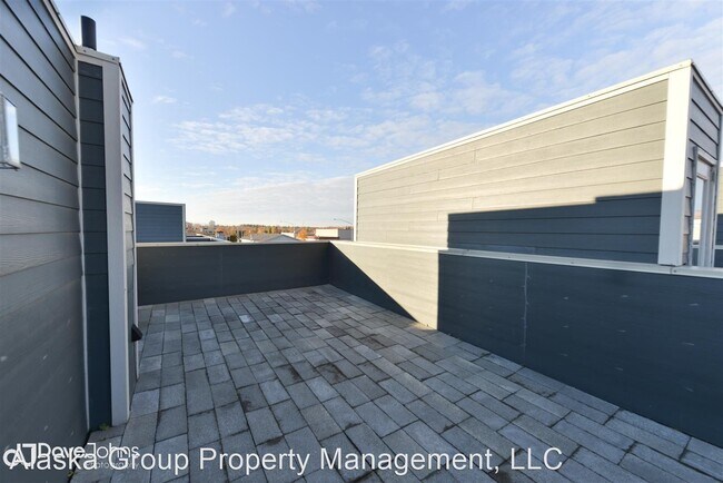 Photo - 2 br, 1.5 bath House - 233 W 13th Ave