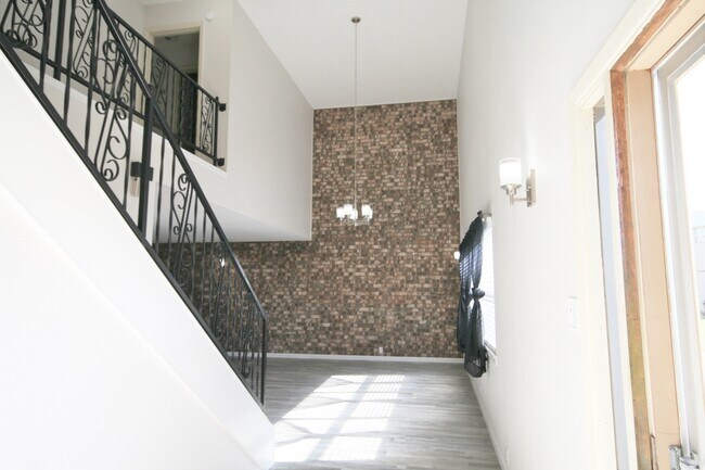 2 Story Condo on Golf Course / A Great Vie House Rental in Clovis