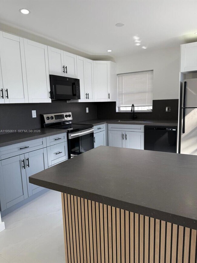 Photo - 1054-1058-1058 SW 2nd St Unidad 1058