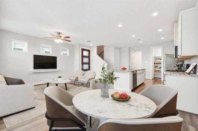 Photo - 9816 Magnolia Village Ln