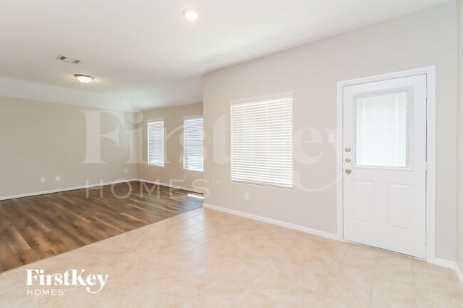 Photo - 704 Walls Blvd