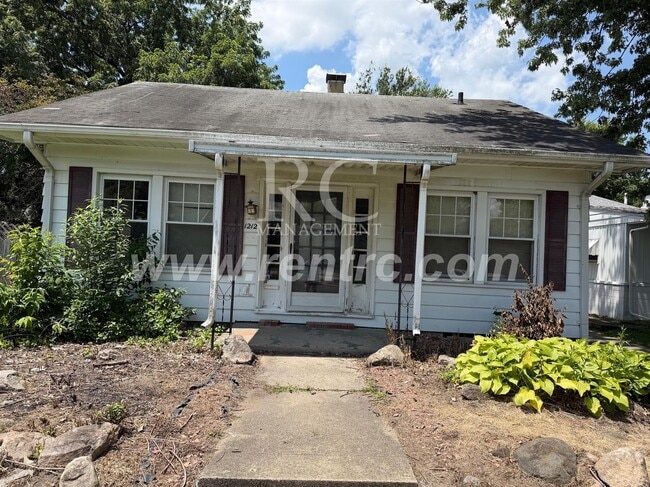 Building Photo - 1212 Robinson-