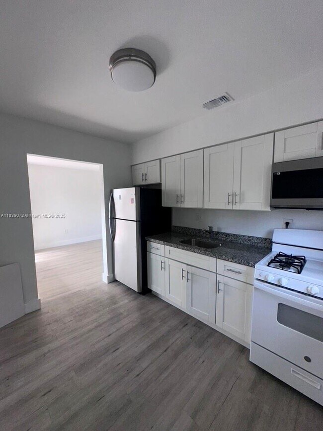 Photo - 69 NW 35th St Unidad 3 Rental