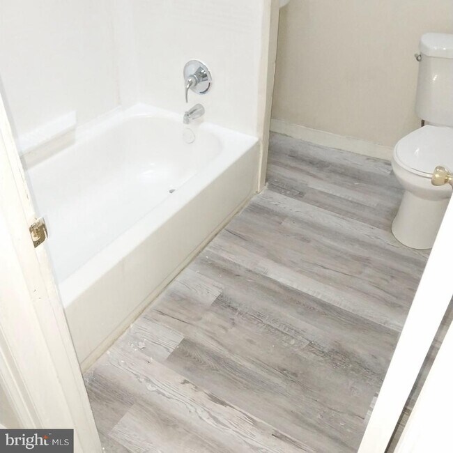 Photo - 2846 W Wishart St