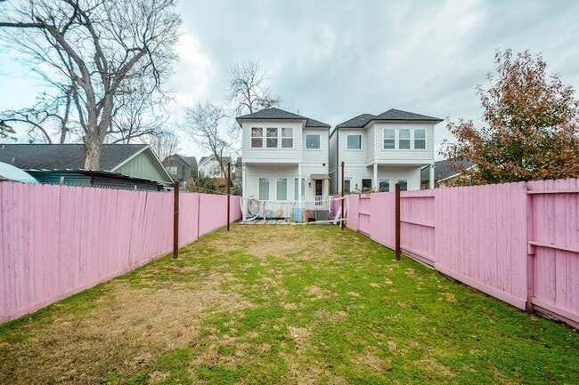 Photo - 1504 Evelyn St