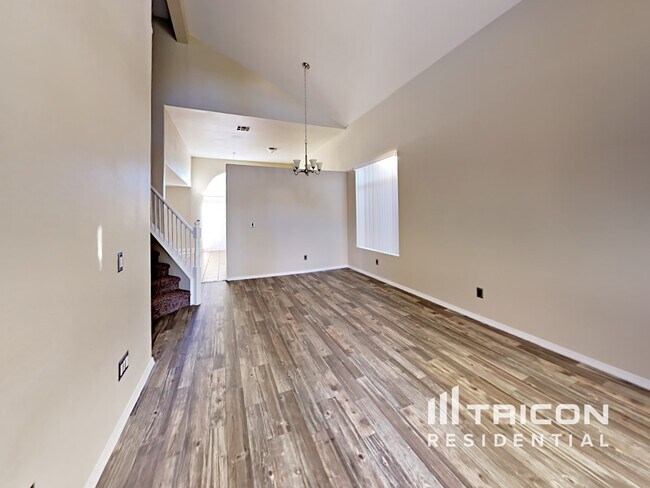 Photo - 210 Mariposa Way