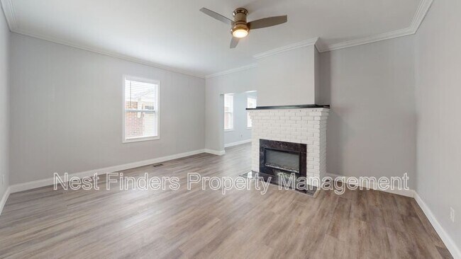 Photo - 2805 College St