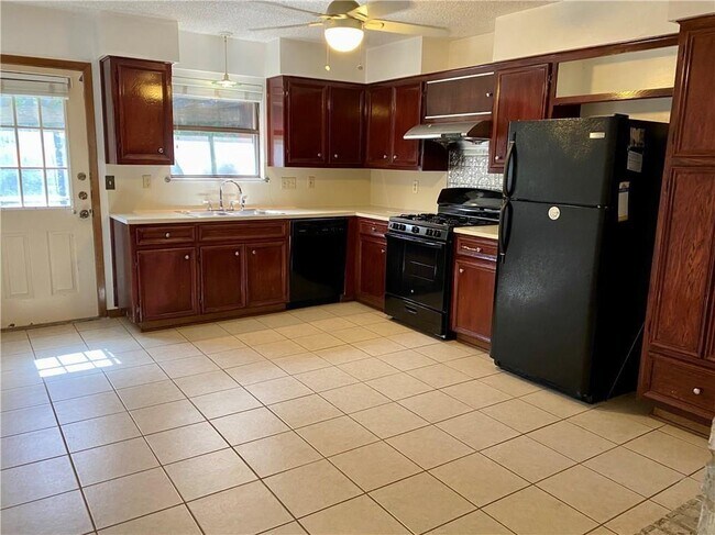 Photo - 6902 Thorncliffe Dr