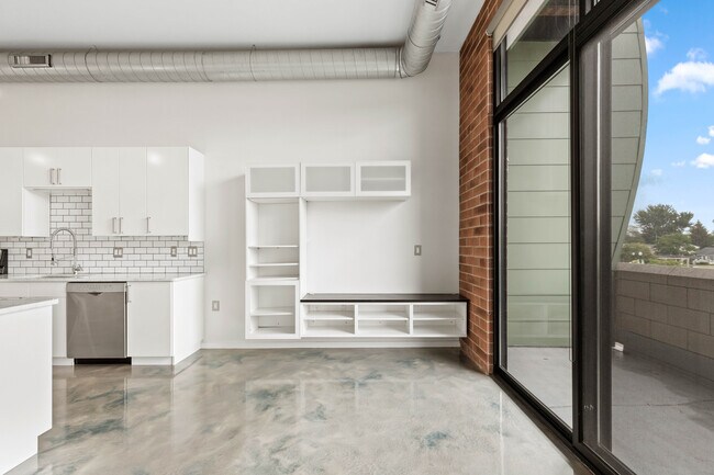 Photo - 211 E 9 Mile Rd Unidad 205