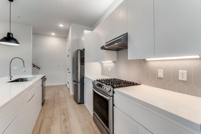 Photo - Prime location at Henderson and Ross, Two bedroom Condo w/ Private Drive