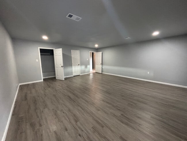 Photo - 1212 N Creek Dr