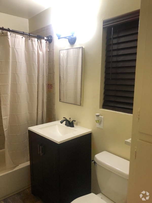 Building Photo - 504 W Hillsdale St Unit 1 Rental