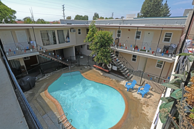 Chateau 8924 Van Nuys Apartments, LLC - Chateau 8924 Van Nuys Apartments, LLC