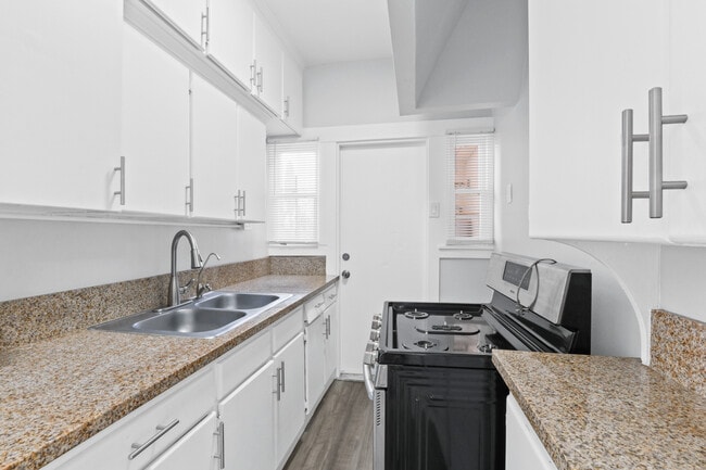 Photo - 458 Rose Ave Unit 458