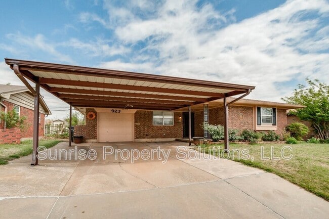 Photo - 923 NW 5th St