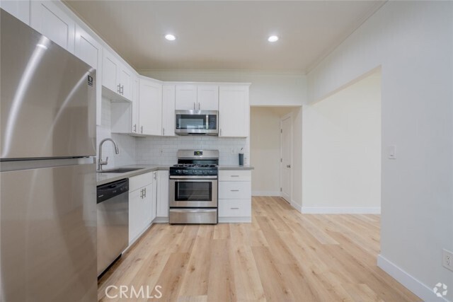 Building Photo - 418 N Hill Ave Unit 4 Rental