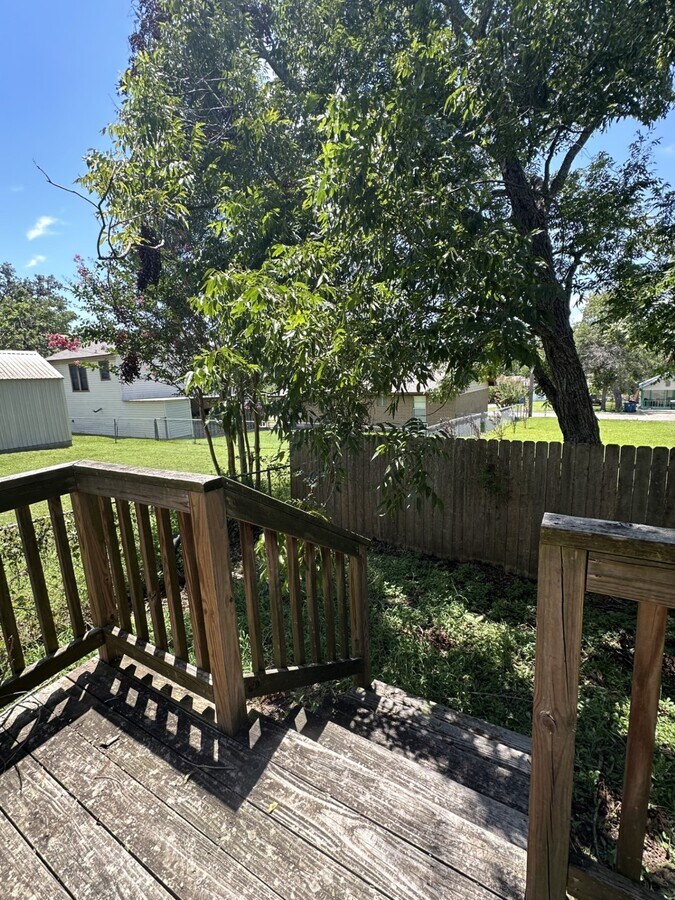 Photo - 214 S Tesch St