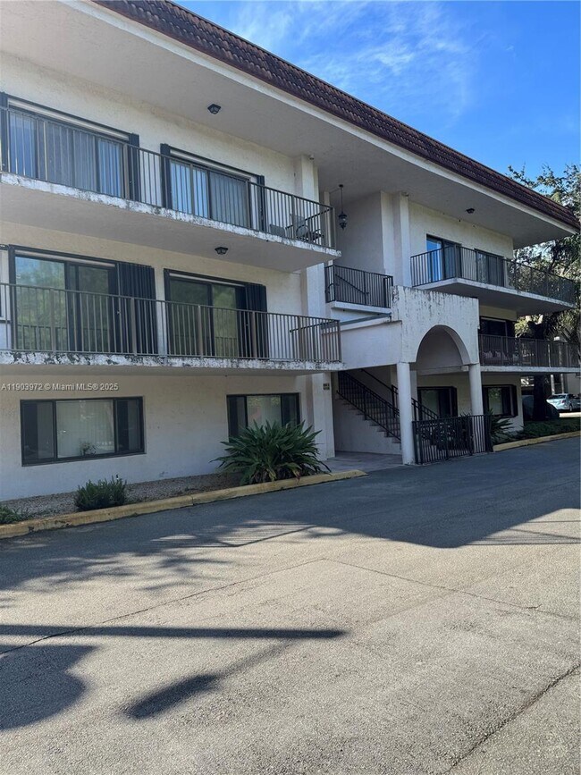 Photo - 4725 SW 62nd Ave Unit 201