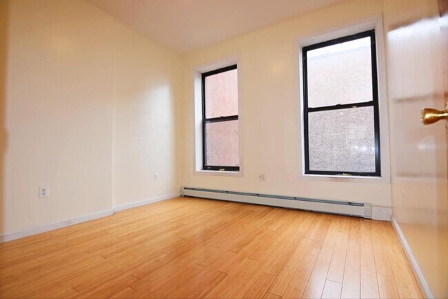 Photo - 1437 Pacific St