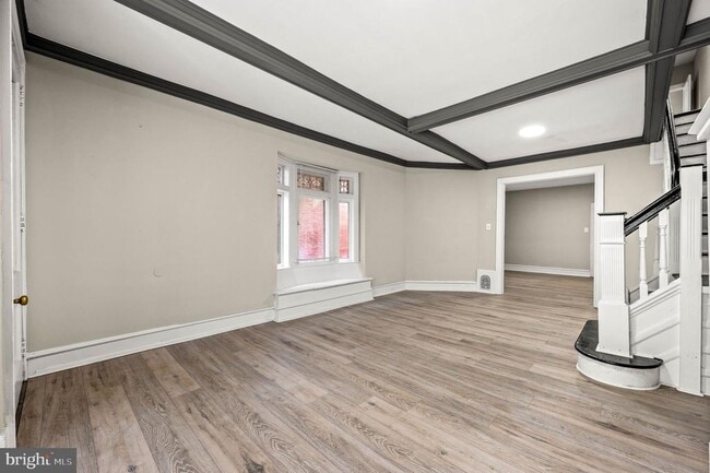 Building Photo - 5011 Larchwood Ave