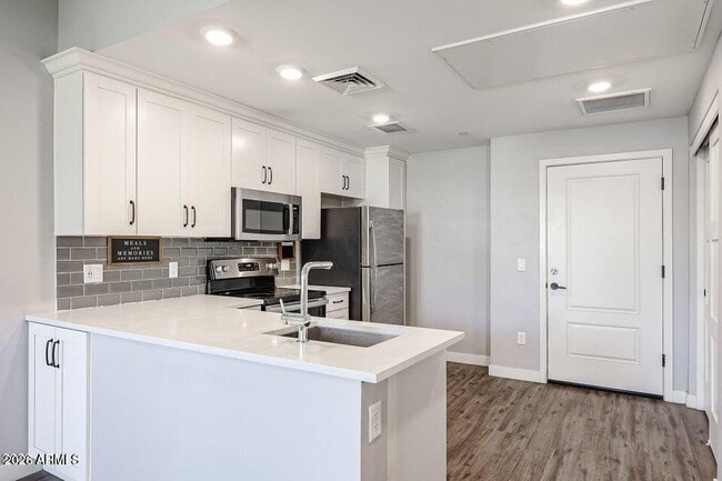 Building Photo - 475 N 9th St Unit 204