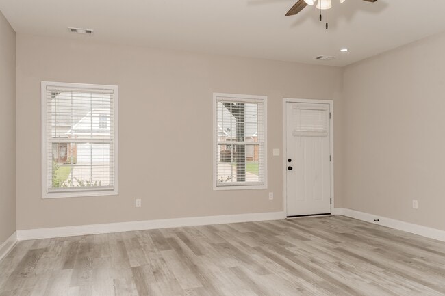 Photo - 219 Beau Claire Cir