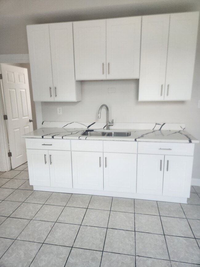 Kitchen - 2326 S Homan Ave Apartments Unit 2R
