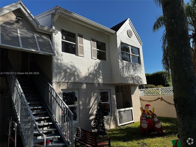 Building Photo - 17500 NW 67th Pl Unit P-4 Rental