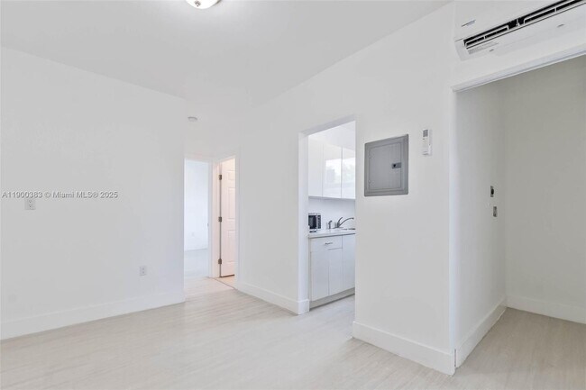 Photo - 1051 NW 2nd St Unit 12